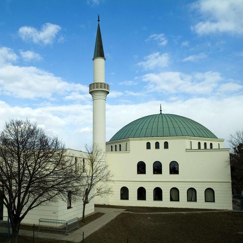 Die Moschee am Hubertusdamm in Wien-Floridsdorf, eine von rund 400 islamischen Gotteshäusern in Österreich