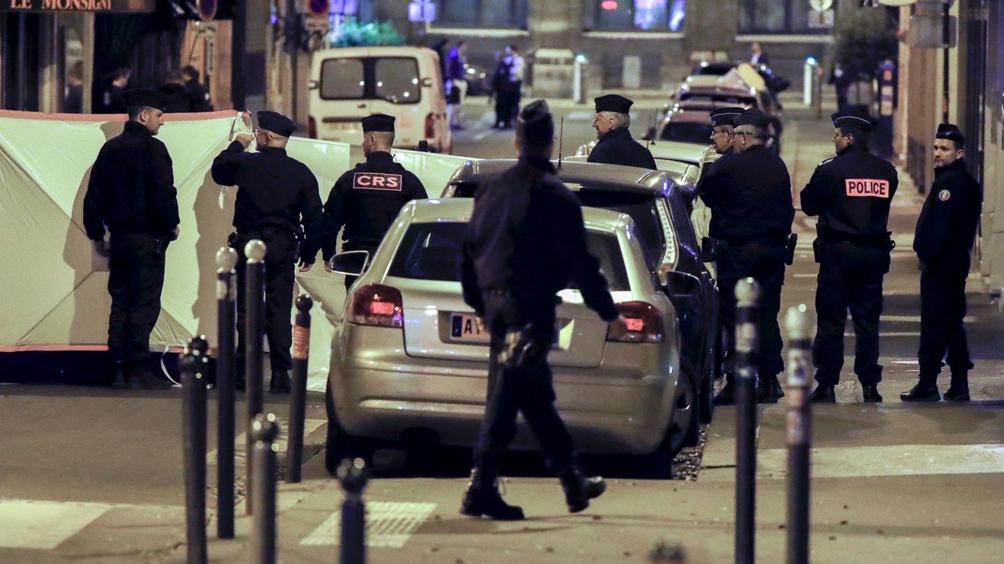 Ein Angreifer tötete am Samstagabend in Paris einen Passanten und verletzte vier weitere Menschen
