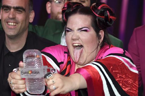 Netta freut sich über den Gewinn des ESC 2018. Für Israel ist es bereits der vierte Sieg bei dem Musikwettbewerb.