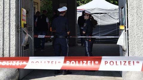 In einer Wohnhausanlage in Wien ist die Leiche einer Siebenjährigen gefunden worden