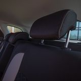 Hinten wird es erst ab einer Größe von 1,90 Meter um den Kopf herum eng