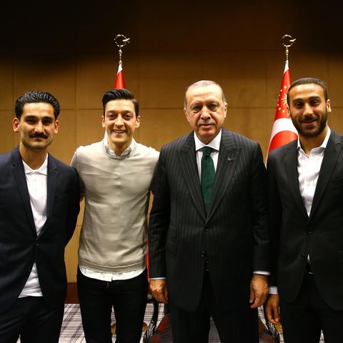 Treffen mit Erdogan: Mesut Özil und Ilkay Gündogan mit dem türkischen Präsidenten