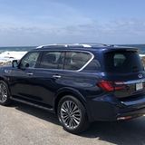Infiniti QX 80 5.6 V8 - kostet rund 80.000 Dollar