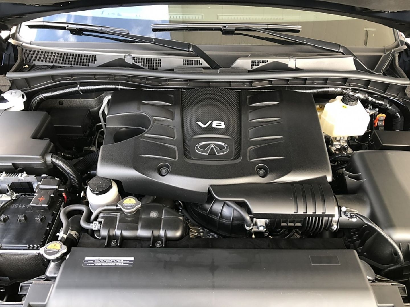 Infiniti QX 80 5.6 V8 - 294 kW / 400 PS