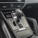 Die neuentwickelte Achtgang-Tiptronic wechselt die Fahrstufen schneller als bisher