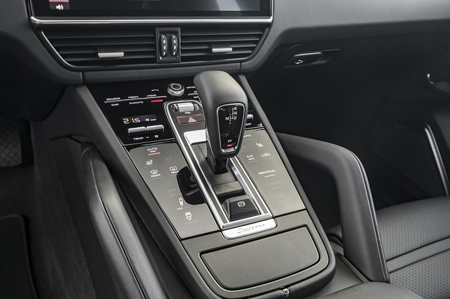 Die neuentwickelte Achtgang-Tiptronic wechselt die Fahrstufen schneller als bisher