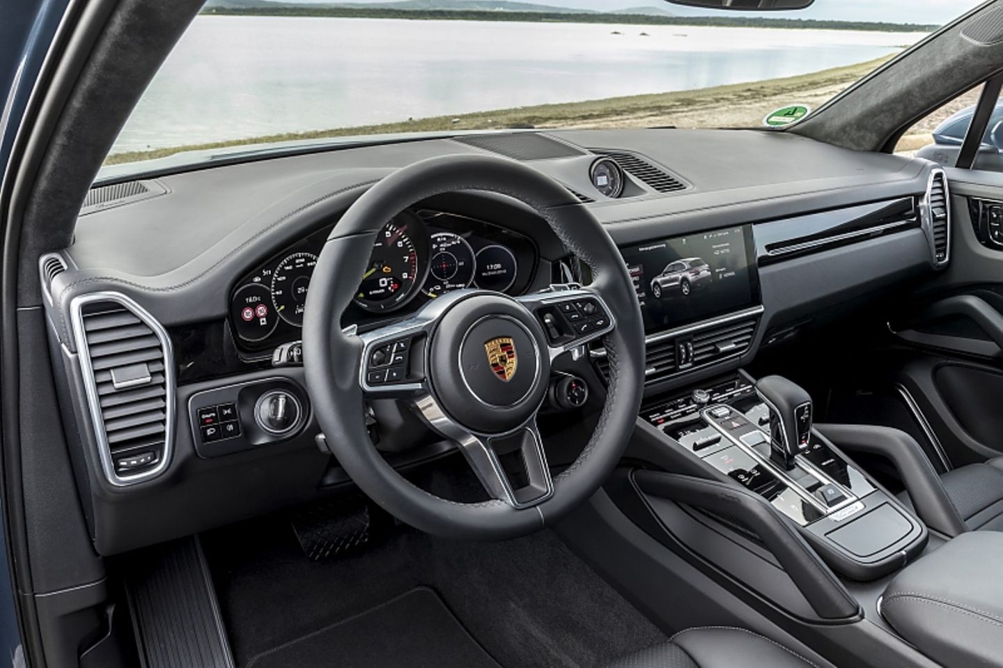 Das Interieur entspricht im Großen und Ganzen dem der anderen Cayenne-Versionen