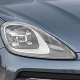 Der Porsche Cayenne E-Hybrid hat de typische Lichtgraphik