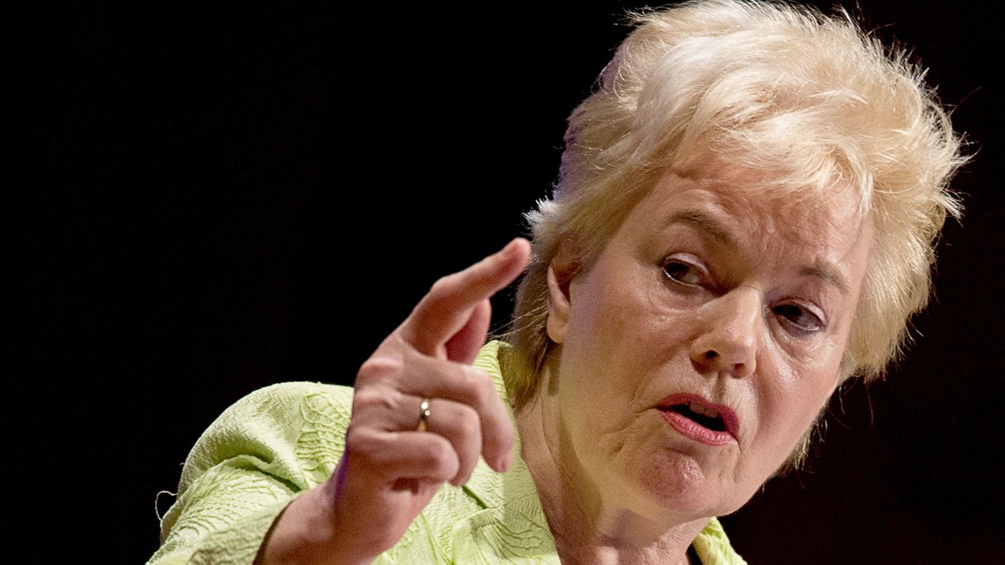 Erika Steinbach gibt ihren Bayerischen Verdienstorden zurück