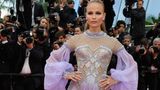 Mit diesem Kostüm könnte sie auch bei "Let's Dance" auftreten: Das russische Model Natasha Poly in Versace.