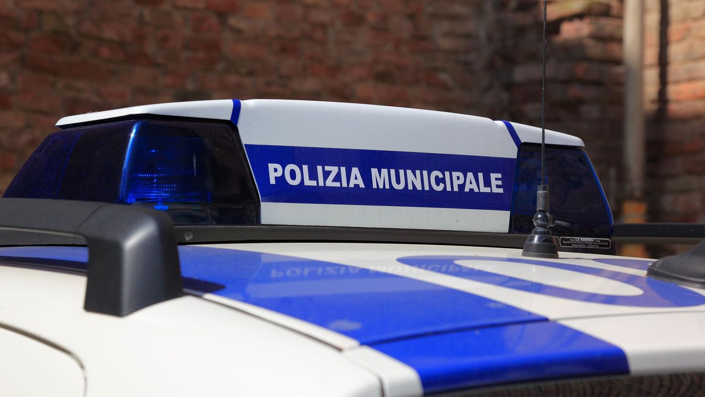 Polizeiauto in Italien: Symbolfoto für Festnahme nach Gruppenvergewaltigung
