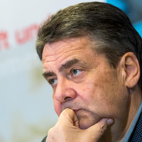 Der ehemalige Bundesaußenminister Sigmar Gabriel schaut nachdenklich