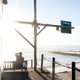 Haie mögen kein Menschenfleisch. An Land muss man sich darüber keine Gedanken machen – "Sharknado" ist nicht real.