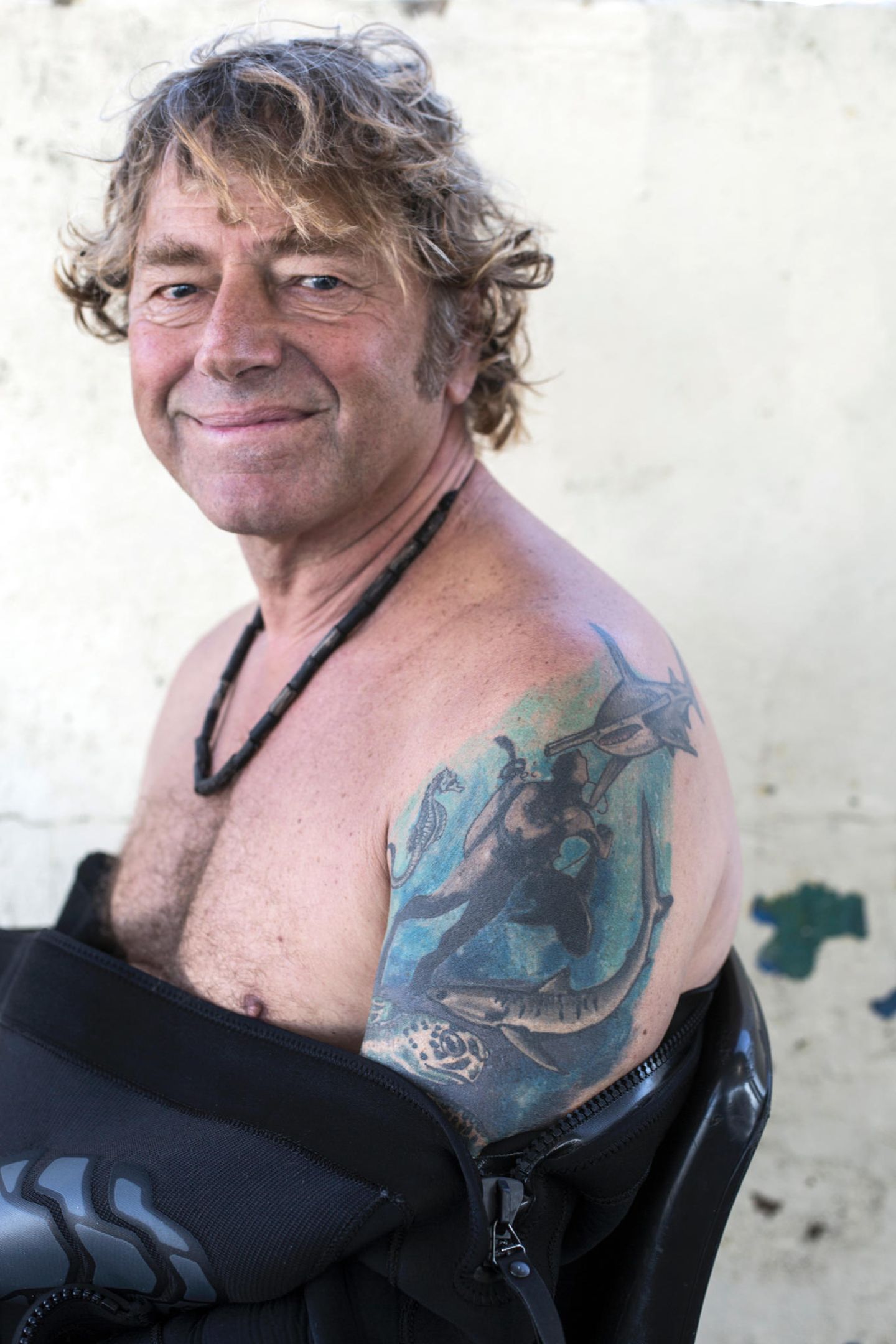 Fast 4000 Tauchgänge im Logbuch, Haie nicht nur im Herzen: Roland Mauz.
