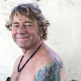 Fast 4000 Tauchgänge im Logbuch, Haie nicht nur im Herzen: Roland Mauz.