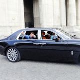 Nach ein paar Runden in der Stadt stellt Joko fest: Die Passanten freuten sich mehr über das Auto, statt wie sonst Fotos mit ihm zu machen.