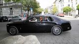 Ein älterer Herr rief Joko hinterher: "Ich freue mich, wenn junge Leute solche Autos fahren". Er wusste wohl nicht, wer drin saß.