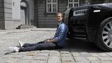 Auch auf dem Bild: Emily. Das ist diese kleine silberne Figur vorn auf dem Kühler eines jeden Rolls-Royce.