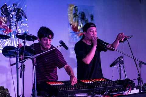 Die Band: Buddy (34, links) und Zhi (37, rechts) sind Symbiz.