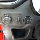 Eingängige Bedienung direkt neben dem Lenkrad