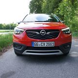 Der Unterbodenschutz ist Mimikry: Der Crossland X hat nur einen Vorderradantrieb