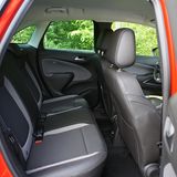 Hinten finden auch Erwachsene Platz