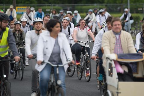 Ride of Silence: Heute fahren weiß gekleidete Radler durch die Straßen – das steckt dahinter