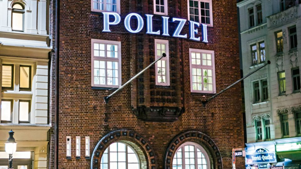 Polizei in Deutschland Sinkender Respekt, Gewalt