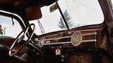 Noch mit geteilter Frontscheibe: Dieter Klein entdeckte diesen Packard Woody aus dem Jahre 1940 in Sprague, Washington.