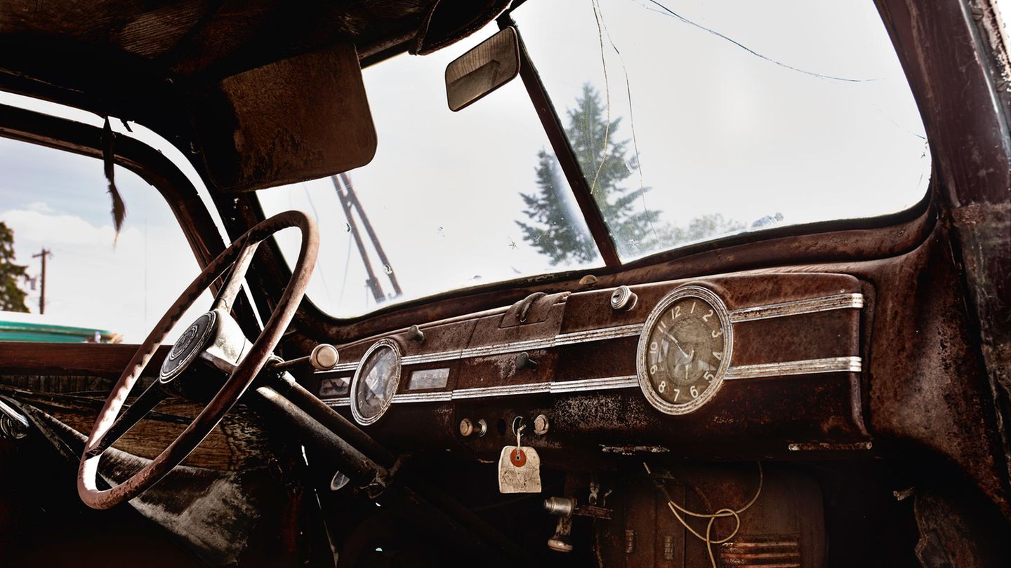 Noch mit geteilter Frontscheibe: Dieter Klein entdeckte diesen Packard Woody aus dem Jahre 1940 in Sprague, Washington.