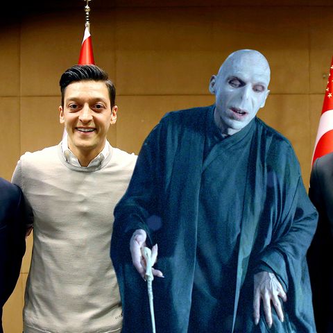 Anstelle von Erdogan ist Voldemort in das Foto mit Gündogan und Özil montiert