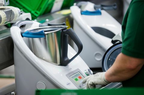 Vorwerk hat einen Neuen: Was kommt nach dem Thermomix? Ein Thermomix wird im Werk produziert