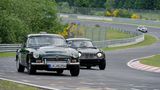 Nürburgring - Mal richtig Gas geben  Sie fahren gerne Auto, gern auch mal schnell, stehen aber meist im Stau? Dann besuchen Sie den Nürburgring und gönnen sich die legendäre "Grüne Hölle", wie die Nordschleife des ehemaligen Formel-1-Kurses heißt. Voraussetzung: Sie sind im Besitz eines gültigen Führerscheins, ihr Wagen fährt mindestens 60 km/h und wiegt nicht mehr als 2,8 Tonnen. Dann steht dem Spaß nur noch der Eintrittspreis im Weg: Die 20,8 Kilometer lange Umrundung kostet werktags 25 Euro, am Wochenende 30 Euro. Für Schäden kommen Sie natürlich selbst auf. Ist Ihnen ihr Fahrzeug (zu) lieb und (zu) teuer, gibt's für 295 Euro die Mitfahrgelegenheit in einem Mercedes AMG GT. Nur fliegen ist noch schneller.  www.nuerburgring.de