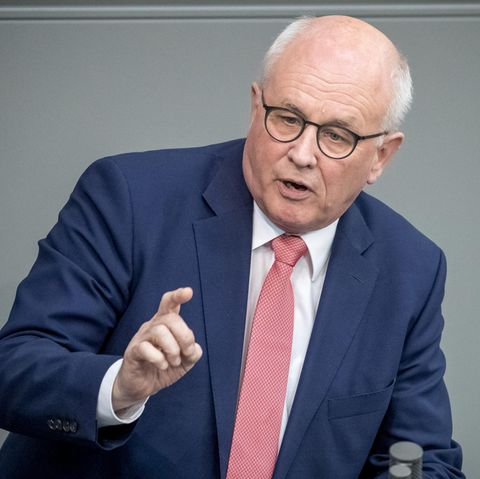 "Sie sind jetzt mal ruhig!": Volker Kauder platzt der Kragen - Alice Weidel rechtfertigt "Kopftuchfrauen"-Spruch