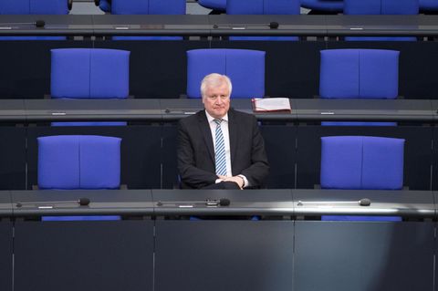 Bundesinnenminister Horst Seehofer verteidigt Bamf - und sich selbst