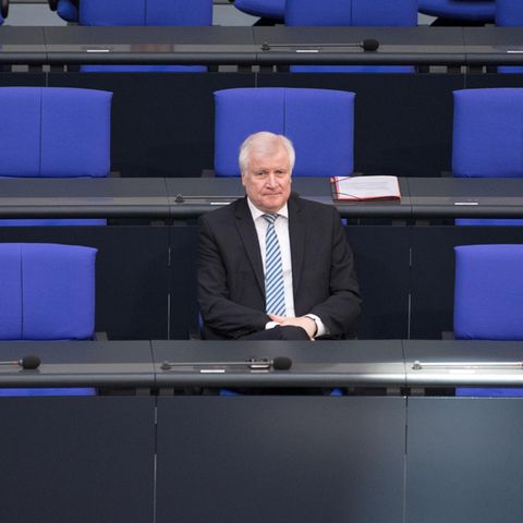 Bundesinnenminister Horst Seehofer verteidigt Bamf - und sich selbst