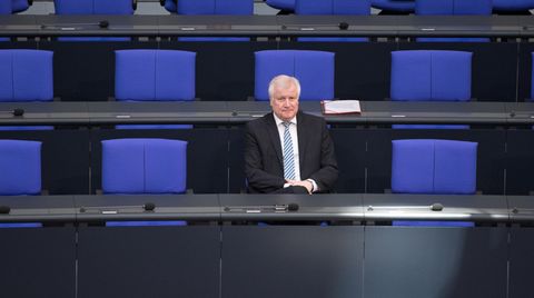 Bundesinnenminister Horst Seehofer verteidigt Bamf - und sich selbst