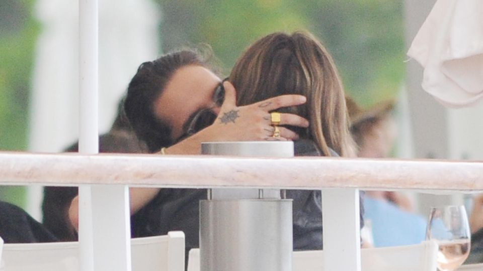 Tom Kaulitz und Heidi Klum Tom Kaulitz und Heidi Klum knutschen auf der Terrasse des Hôtel du Cap-Eden-Roc