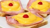 1950  In den 1950er Jahren schwappt die sogenannte "Fresswelle" über das Land, Mayonnaise und Buttercreme ist aus deutschen Küchen nicht mehr wegzudenken. Aber auch exotische Früchte in Konservendosen sind heiß begehrt. Diese Gerichte haben wir in den 50ern gegessen. 