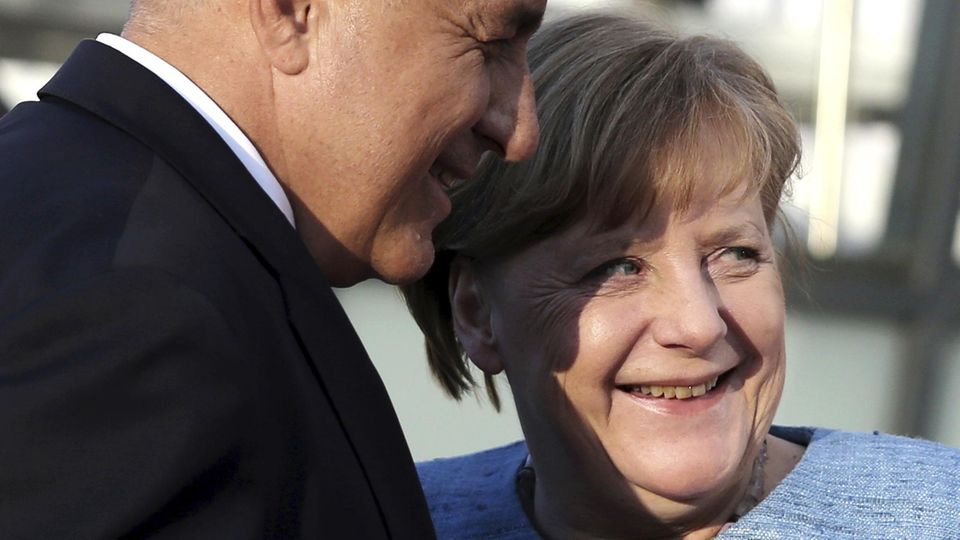 inisterpräsident von Bulgarien begrüßt Bundeskanzlerin Angela Merkel zum Treffen der EU-Staats- und Regierungschefs inisterpräsident von Bulgarien begrüßt Bundeskanzlerin Angela Merkel zum Treffen der EU-Staats- und Regierungschefs