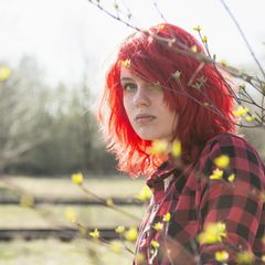 Ein junges Mädchen auf dem Land