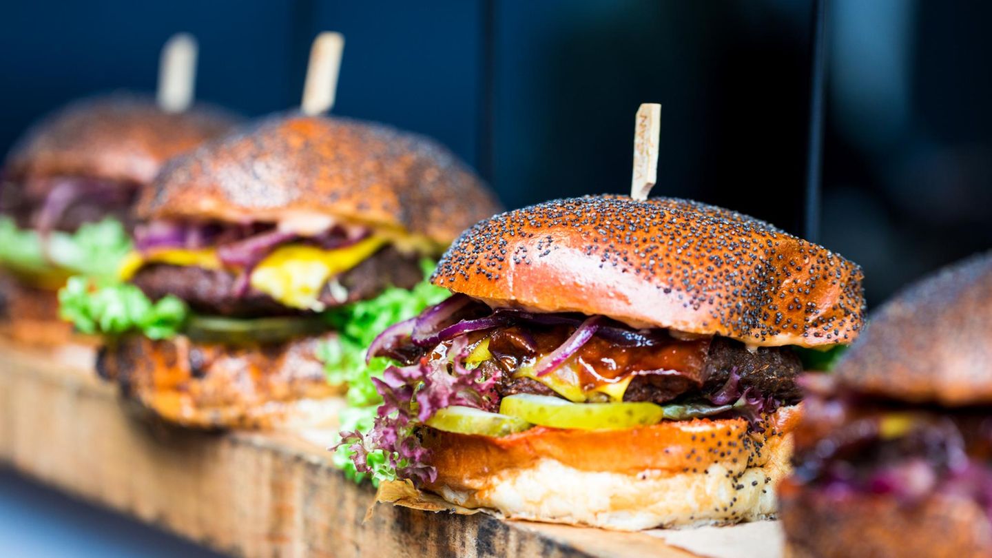 2010  In diesem Jahrzehnt haben wir die Qual der Wahl beim Essen: Burger, mexikanisch, peruanisch, koreanisch, vietnamesisch. Am besten so authentisch und gesund wie möglich. Die kulinarische Welt hat sich uns (zumindest in der Großstadt), zu Füßen gelegt. 