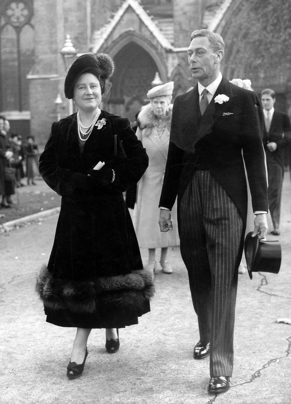 Queen Mum mit Ehemann George im Jahre 1948