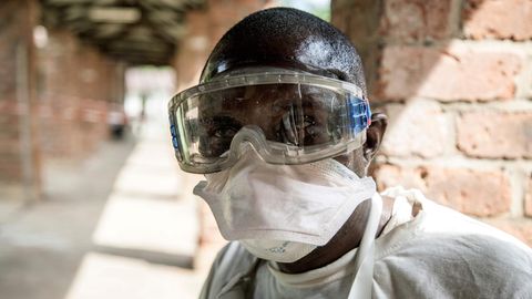 Auch die Gesundheitskräfte in der kongolesische Großstadt Mbandaka müssen nun gegen Ebola ankämpfen