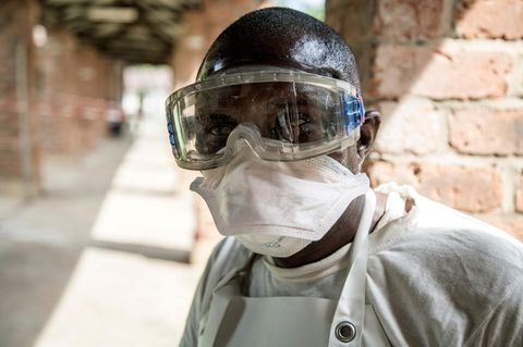 Auch die Gesundheitskräfte in der kongolesische Großstadt Mbandaka müssen nun gegen Ebola ankämpfen