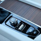 Angelassen wird der Volvo V60 per Drehknopf