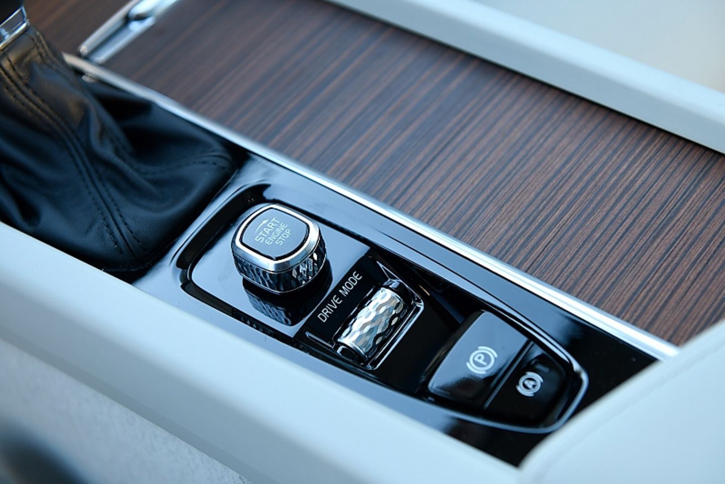 Angelassen wird der Volvo V60 per Drehknopf
