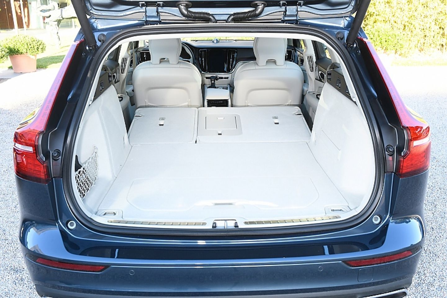 Da freut sich vor allem der Hundebesitzer: Volvo V60 mit hellem Interieur