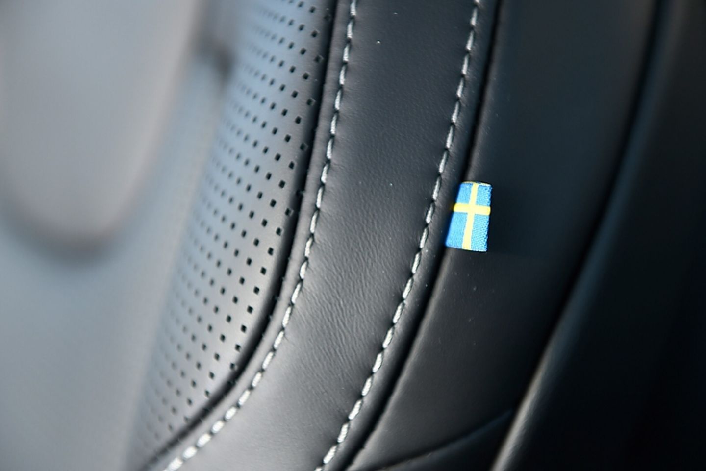 Nationalstolz: kleine Schweden-Flagge im Volvo V60