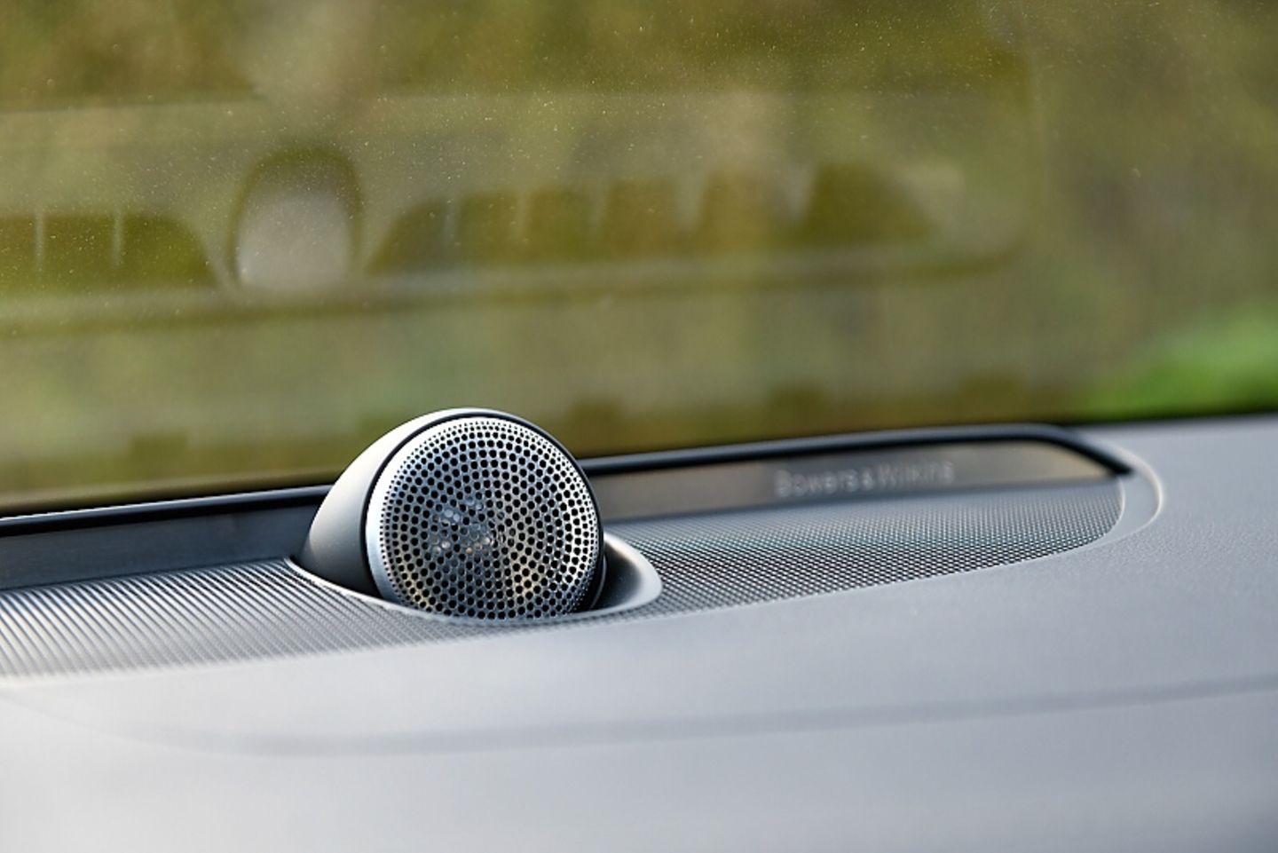 Teil der Beschallung im Volvo V60: Ein Lautsprecher auf dem Cockpit